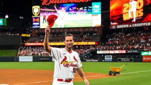 Wainwright llega a 200 victorias en dominante salida