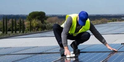 Coalición pide plan coloque paneles solares en los techos