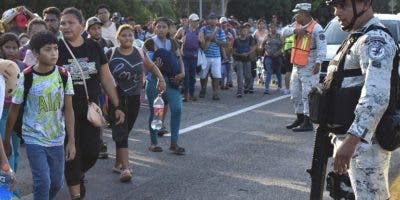 Mil migrantes se suman a caravanas en México