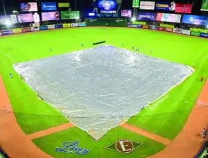 Lluvia interrumpió apertura torneo Lidom en el Quisqueya