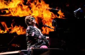 Elton John deslumbra con sus canciones en el anfiteatro Dorado Park