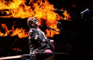 Elton John deslumbra con sus canciones en el anfiteatro Dorado Park