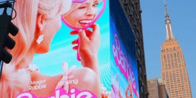 El rosa de Barbie se filtra entre los superhéroes de la Comic Con de Nueva York