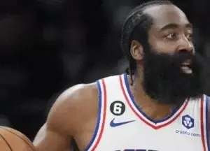 Harden sigue rebelde ante trato de los 76ers