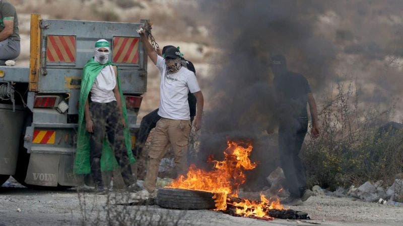 Israel denuncia que soldados y civiles han sido tomados como rehenes tras la incursión  de militantes palestinos