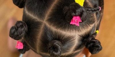 Peinados y prácticas que pueden dañar el cabello tu hija