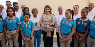 Raquel Peña entrega politécnico en Neiba; también inaugura polideportivo en Independencia