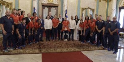 Abinader ordena Centro de Alto Rendimiento para voleibol y un politécnico, tras recibir a las Reinas del Caribe