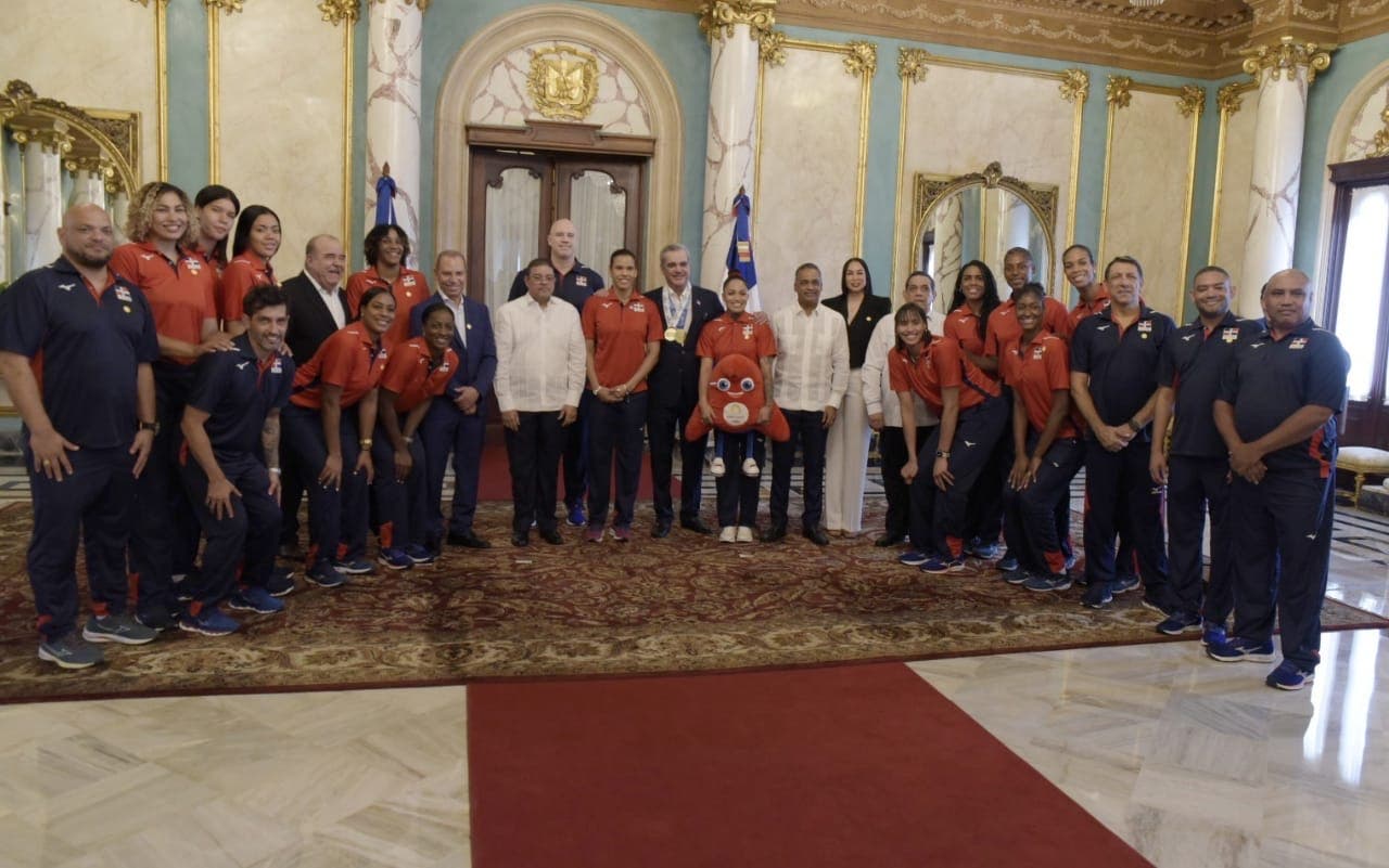 Abinader ordena Centro de Alto Rendimiento para voleibol y un politécnico, tras recibir a las Reinas del Caribe