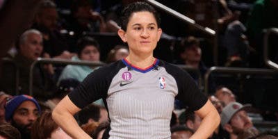 Che Flores se identifica como el primer árbitro transgénero no binario de la NBA