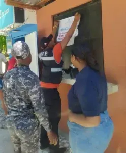 Policía confisca bebidas alcohólicas que intentaron introducir a la cárcel de Barahona