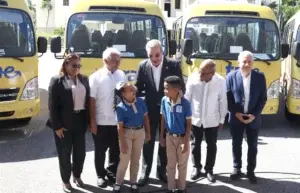 Transporte escolar se formaliza en Santo Domingo