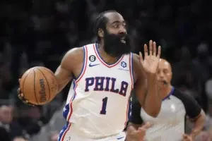 James Harden se reporta a los entrenamientos de los 76ers