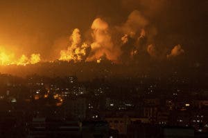 Israel declara la guerra y bombardea Gaza mientras se intensifican los combates por 2do día