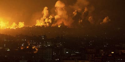 Israel declara la guerra y bombardea Gaza mientras se intensifican los combates por 2do día