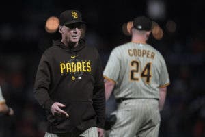 Bob Melvin deja a los Padres y firma con los Gigantes