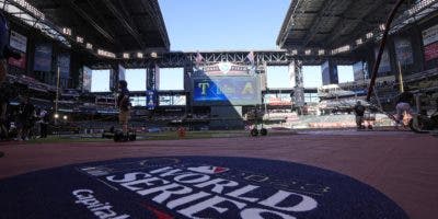 Techo del Chase Field abierto para el Juego 3 de la Serie Mundial entre DBacks y Rangers
