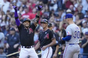 Ketel Marte extiende racha récord de hits en postemporada a 20 juegos