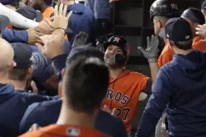 Cristian Javier y José Altuve dan respiro a Astros en la Serie de Campeonato de la liga Americana