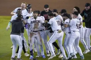 Ketel Marte conecta hit de oro en el noveno y los D-backs vencieron a los Filis 2-1