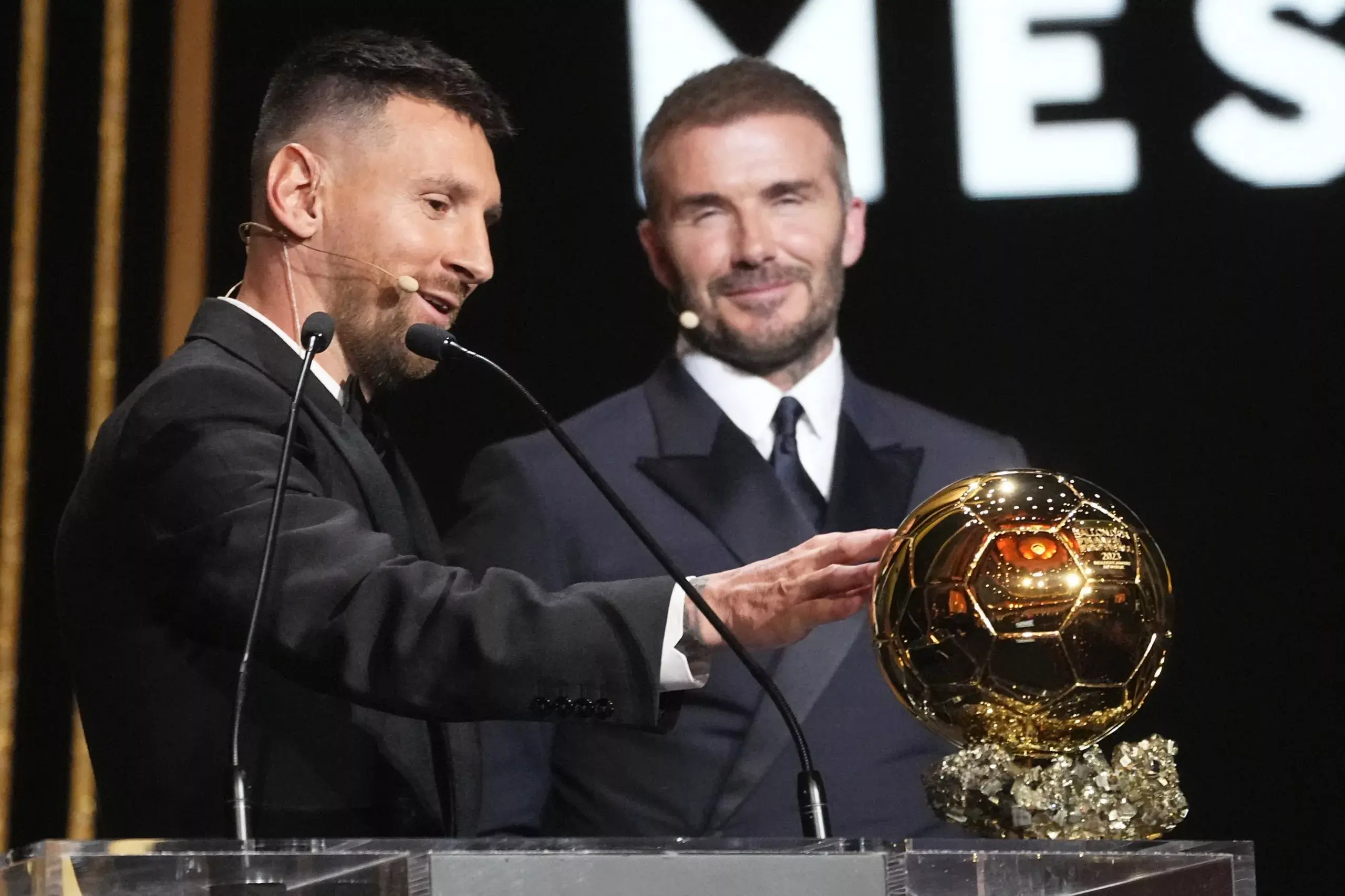 Messi dedica su Balón de Oro a Maradona el día de su cumpleaños