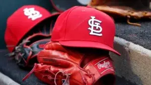 Delincuentes armados asaltan academia de béisbol de Cardenales en Boca Chica