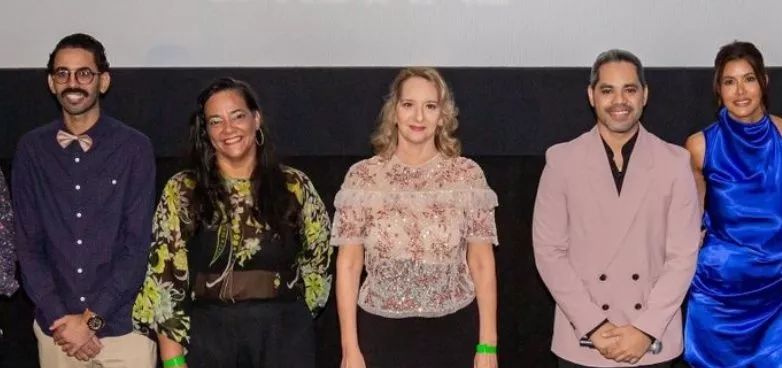 Parte del elenco de la película dominicana durante premier