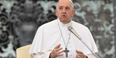 Papa pide rezar por mundo en guerra