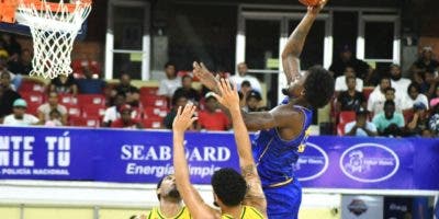 Mauricio Báez cruza a la serie semifinal; Luis Santos con debut espectacular en torneo basket