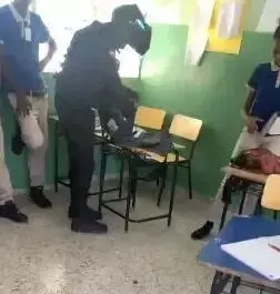 Los que irrumpieron en plantel escolar en Villa Mella para realizar requisa no eran Policías