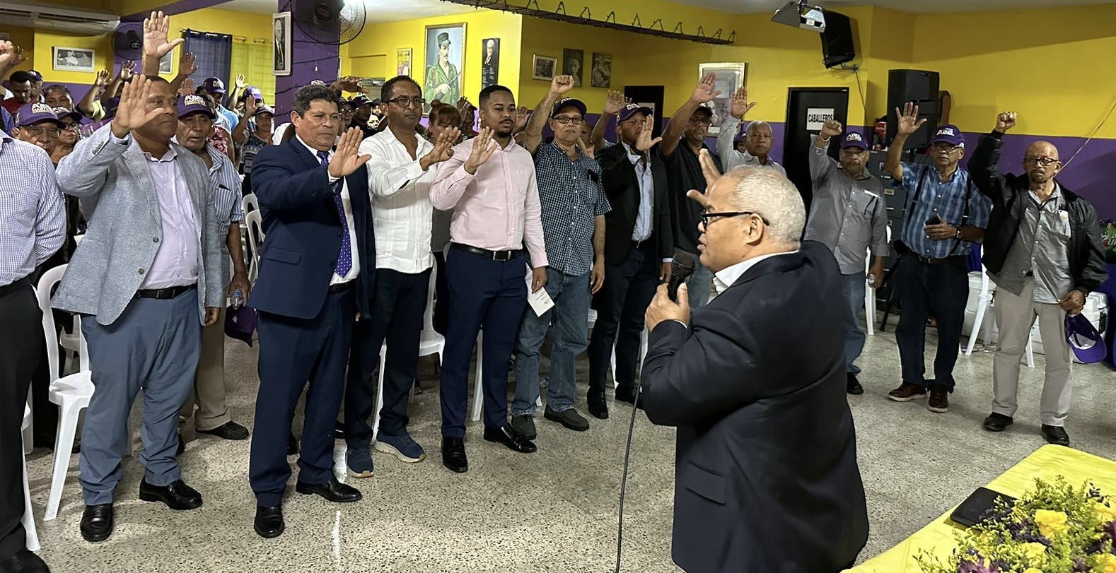 PLD juramenta integrantes dirección seccional en Puerto Rico