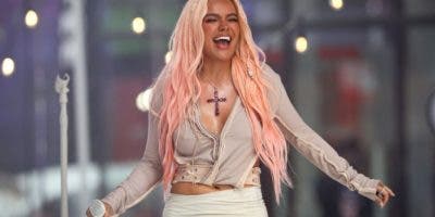 Karol G reina en Premio Lo Nuestro, mientras que Bad Bunny se queda con las manos vacías