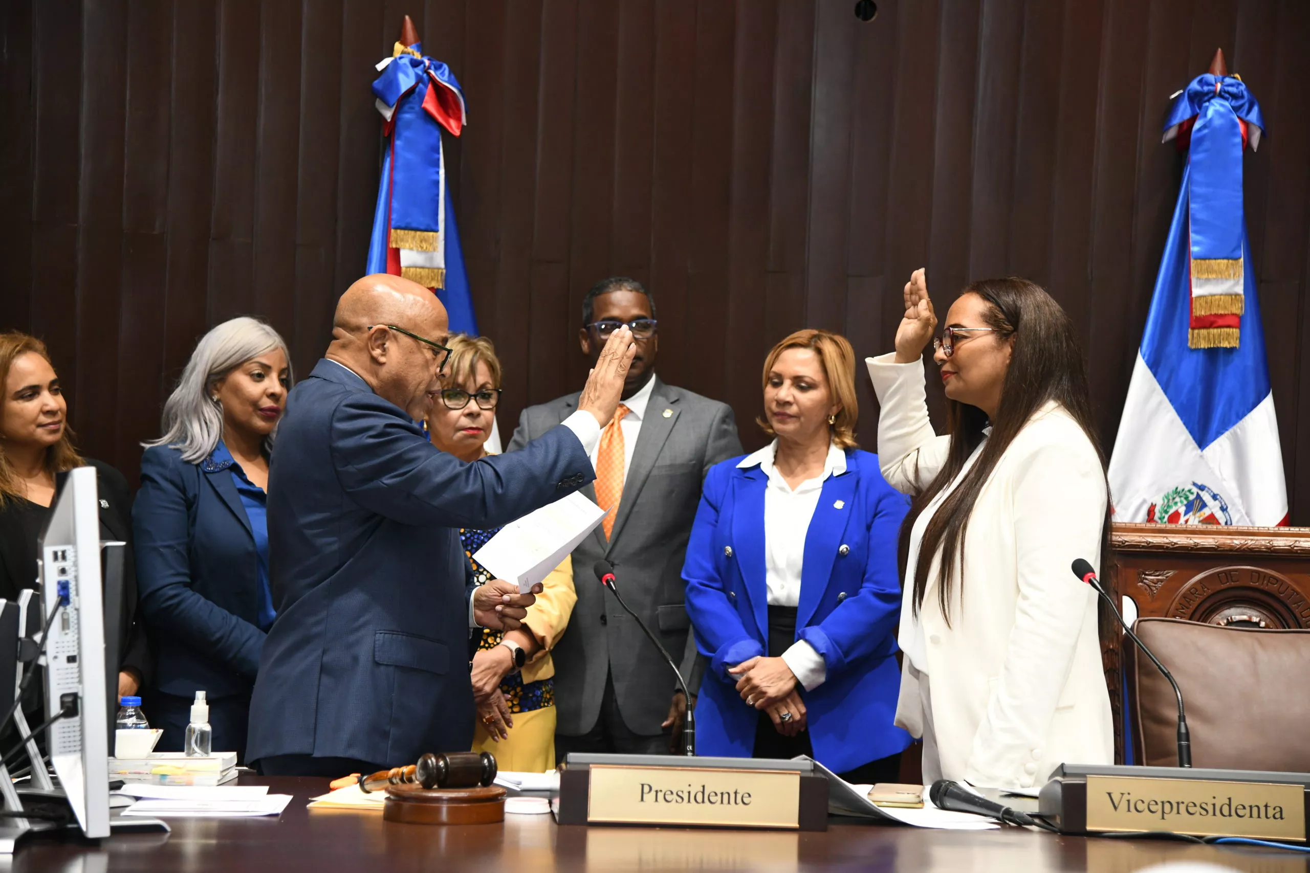 Diputados juramentan a Stamy Colón en sustitución de Miguel Gutiérrez