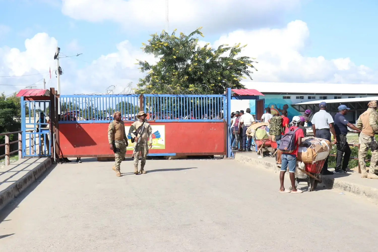 Haití permite entrada de alimentos y otras mercancías por Dajabón