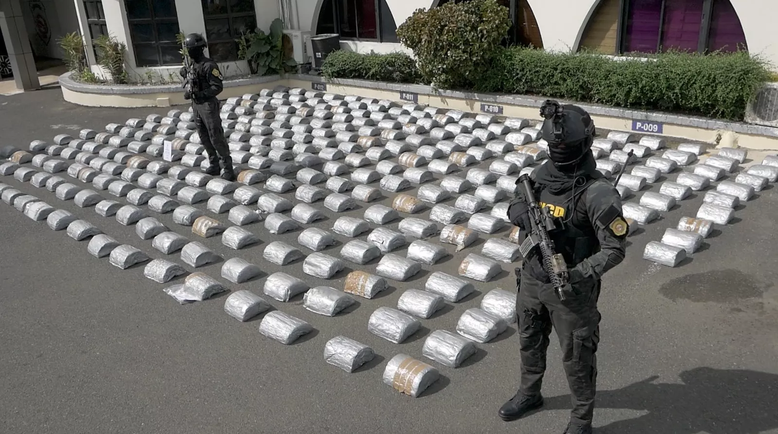 Autoridades ocupan más de 2 mil libras de marihuana y vehículos a red 