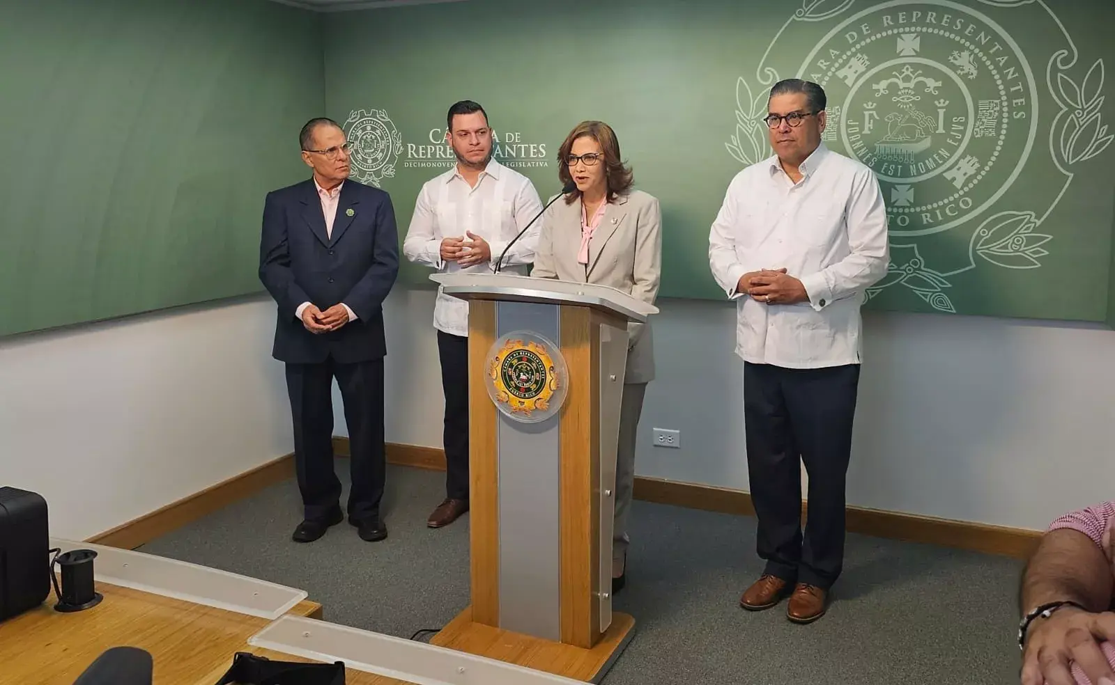 Cámara de Representantes PR acoge medidas de la diputada Adelys Olivares a favor del inmigrante