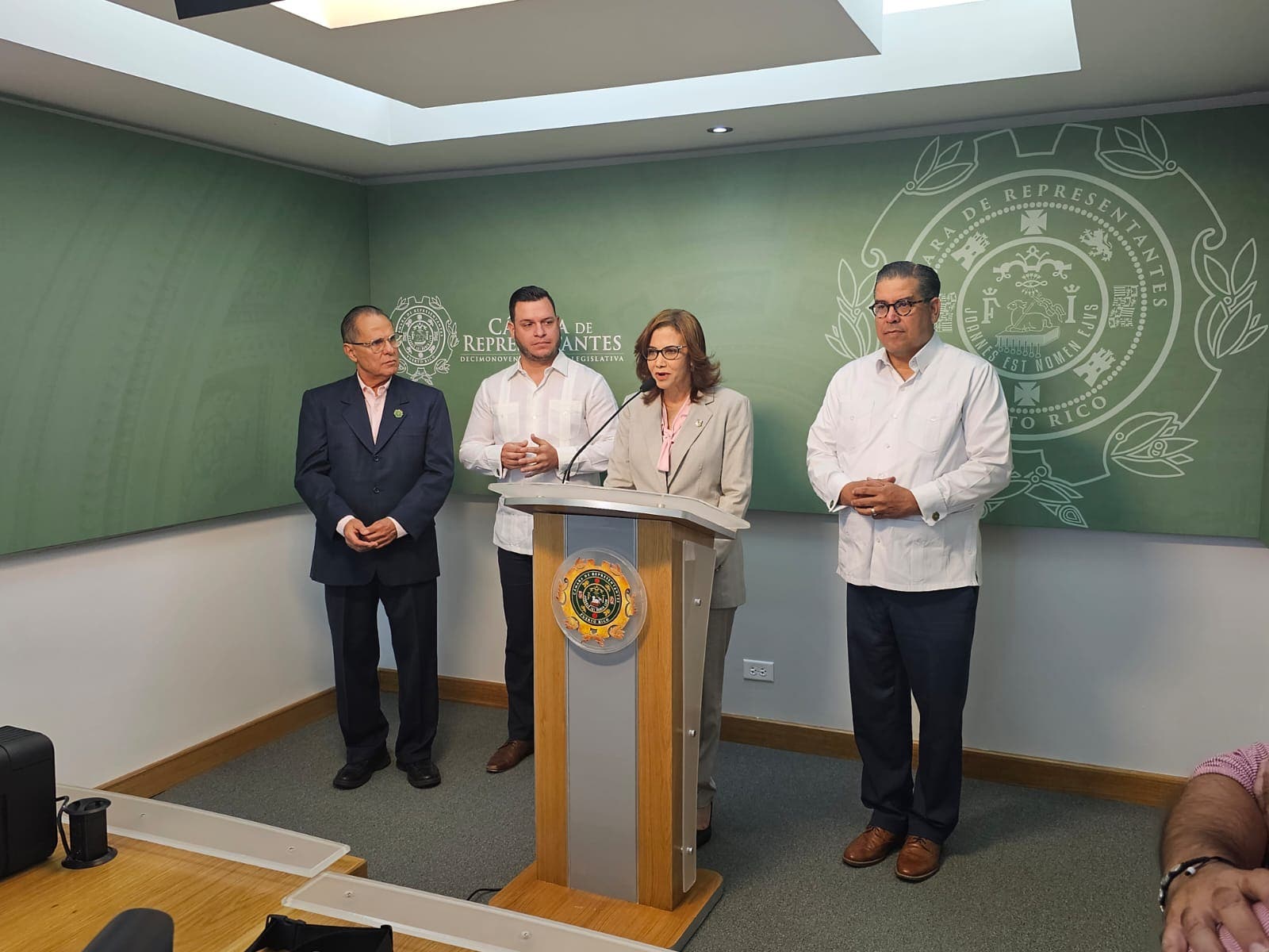Cámara de Representantes PR acoge medidas de la diputada Adelys Olivares a favor del inmigrante