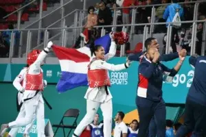 Mayerlyn, Katherine y Madelyn, logran medalla de oro con equipo femenino de taekwondo