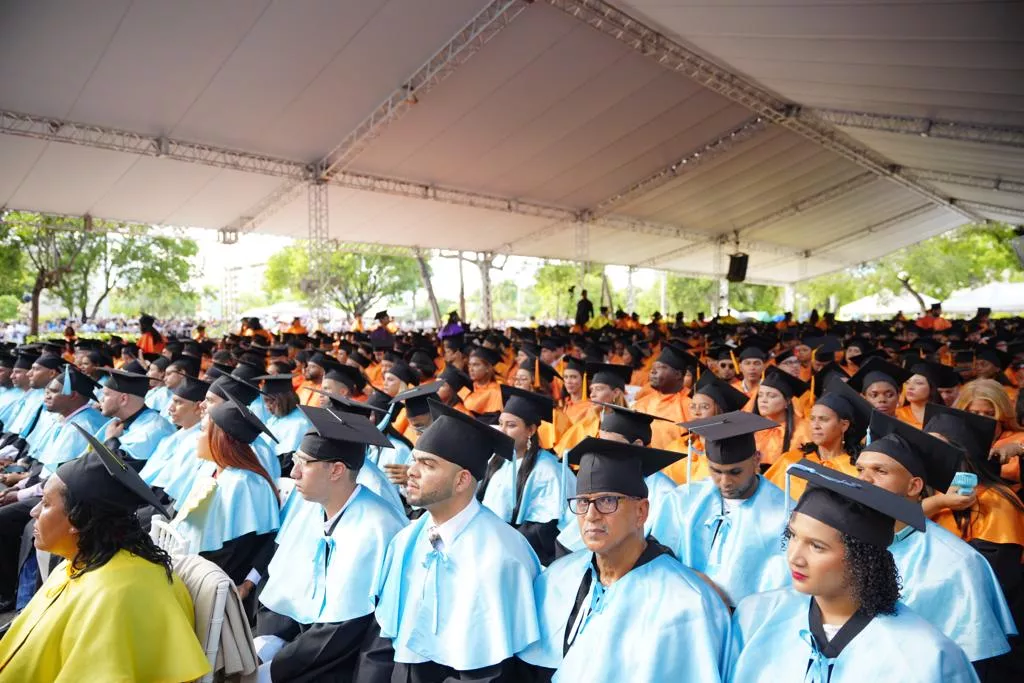 UASD inviste 3,547 nuevos profesionales durante la celebración del 485 aniversario de su fundación