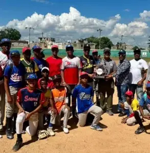 La Venta Campeón en Béisbol Niños Torneo De Vuelta al Barrio