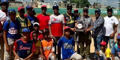 La Venta Campeón en Béisbol Niños Torneo De Vuelta al Barrio