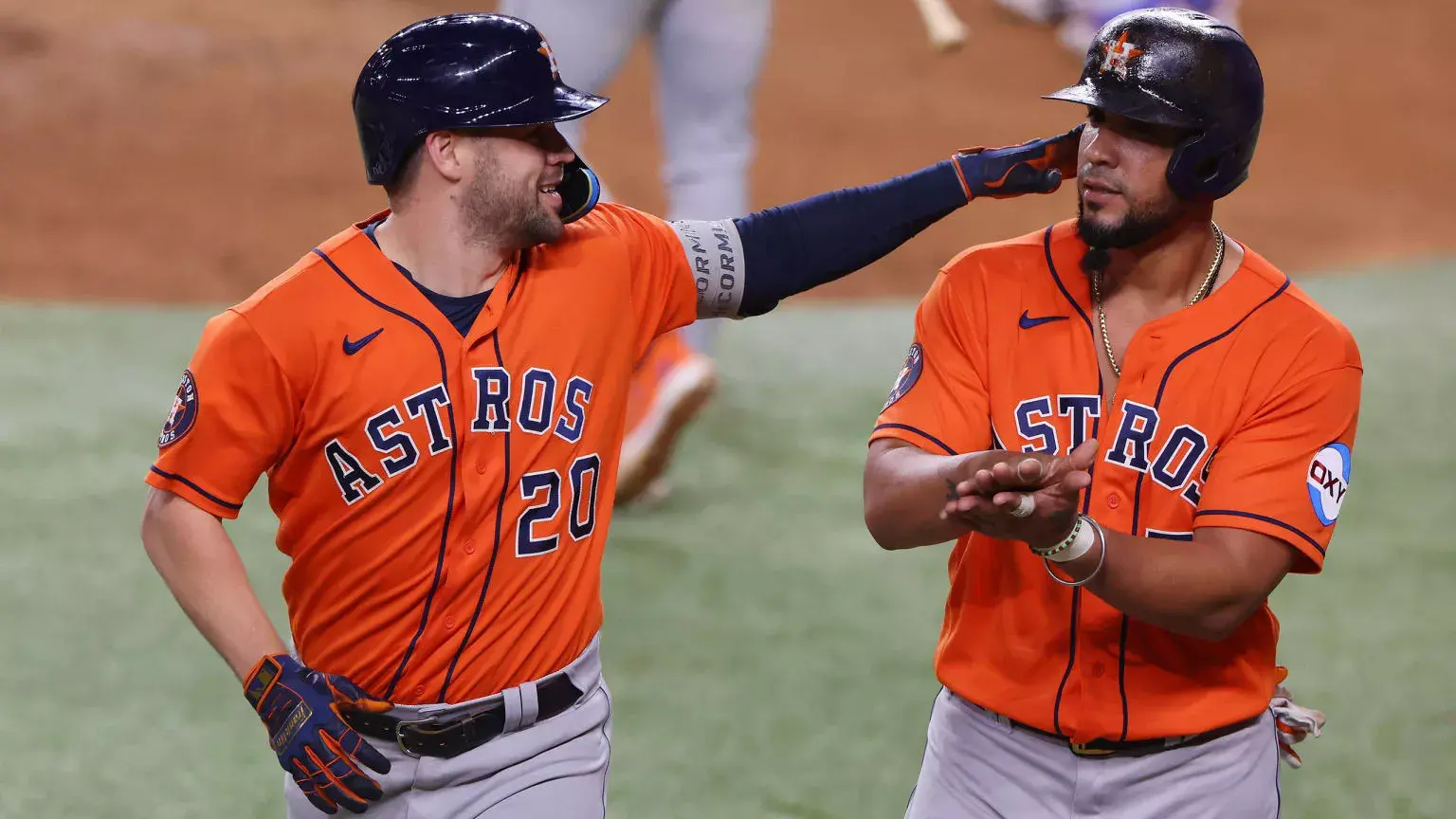 Astros vuelven a estallar e igualan serie con Texas