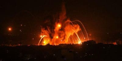 «Es una guerra de exterminio»: una noche en Gaza sumida en la oscuridad por el corte eléctrico impuesto por Israel