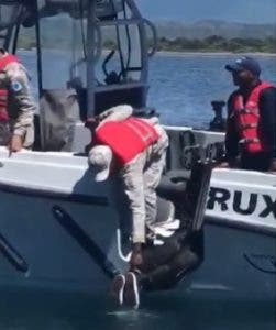 Hallan el cuerpo de un hombre atado en una playa de Baní