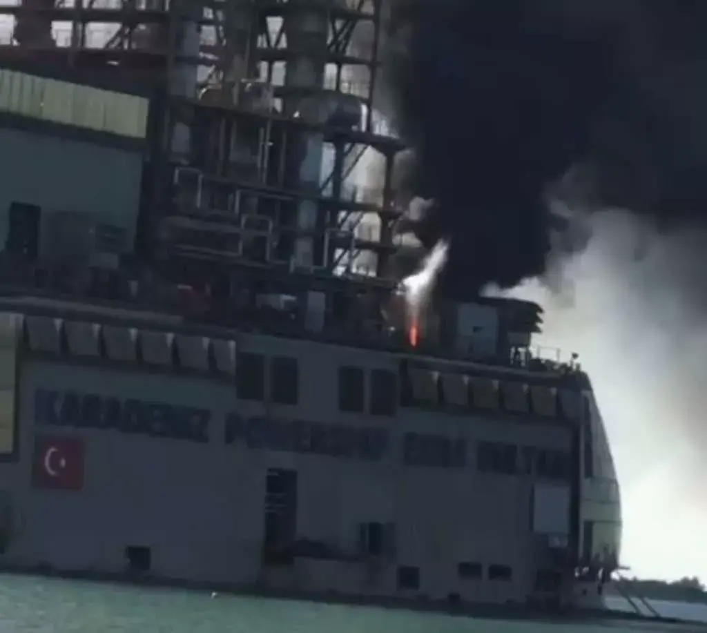 Karpowership Dominican Republic confirma incendio en una de su generadora esta extinguido