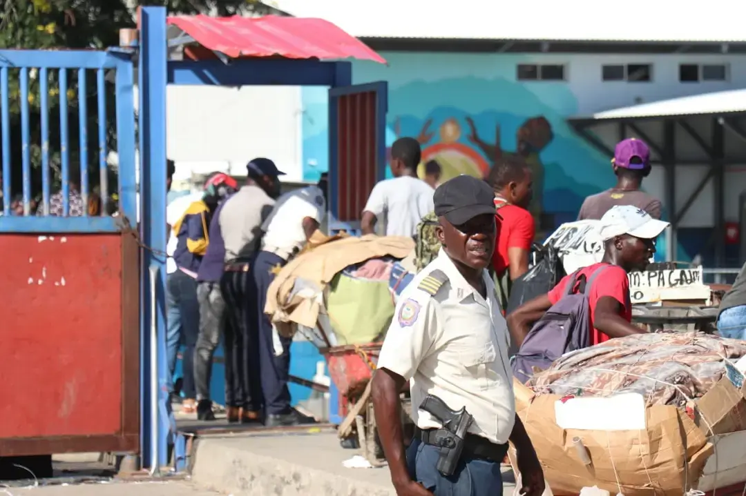 Aunque mantiene su puerta principal cerrada, Haití permite ingreso de productos alimenticios 