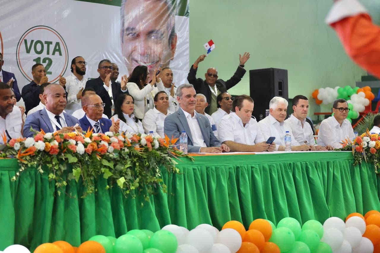 Dos partidos proclaman a Luis Abinader como su candidato presidencial