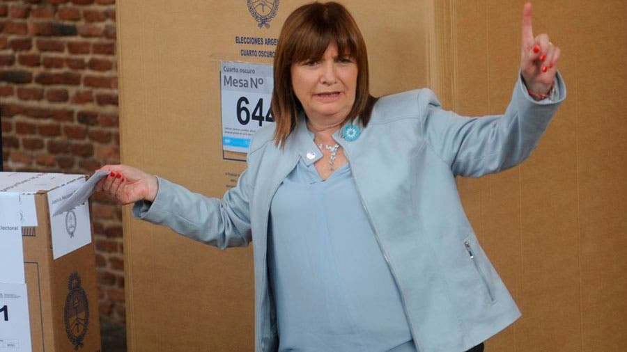 Patricia Bullrich anuncia su respaldo a Milei en la segunda vuelta de las presidenciales en Argentina