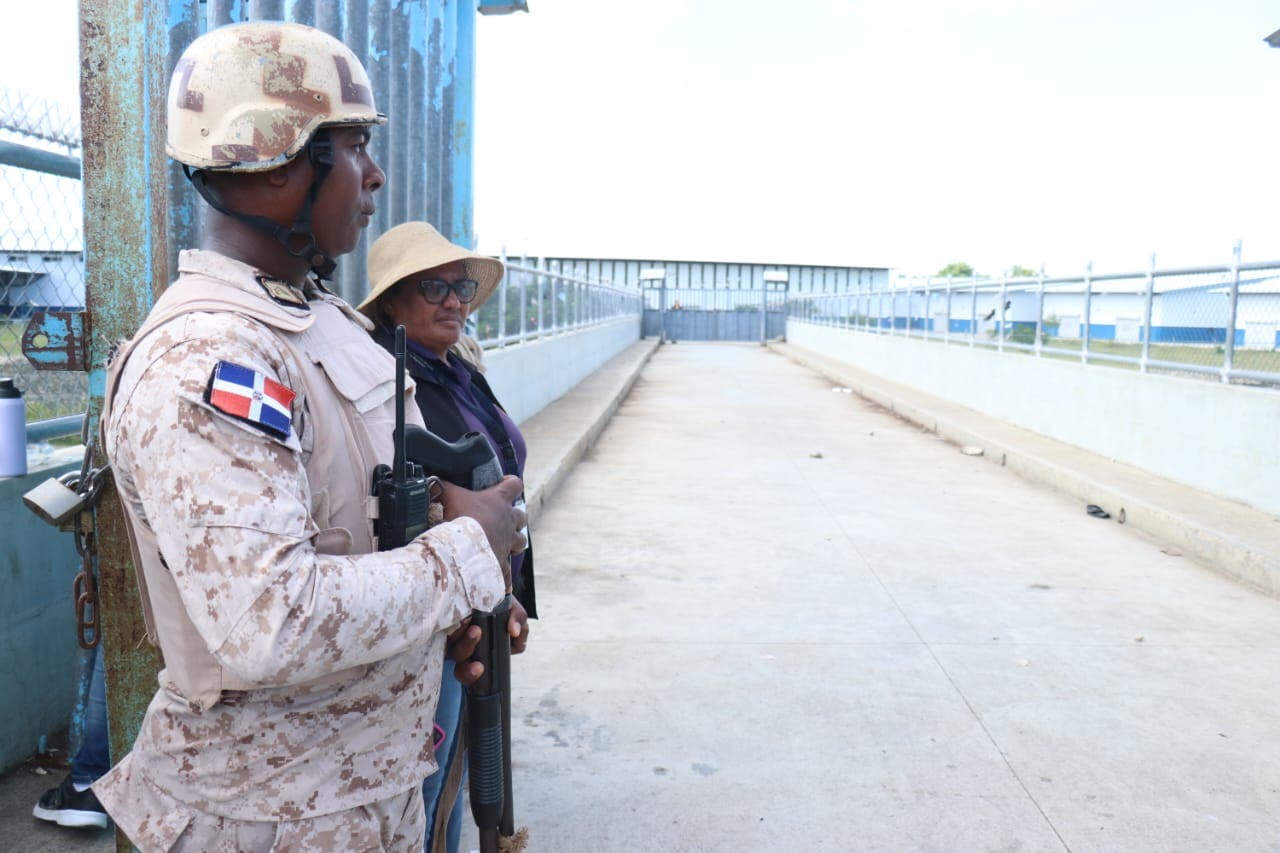 RD reabre comercio con Haití, que decide mantener su frontera cerrada