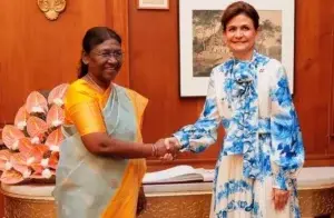 Vicepresidenta llega a la India e inicia de inmediato su agenda